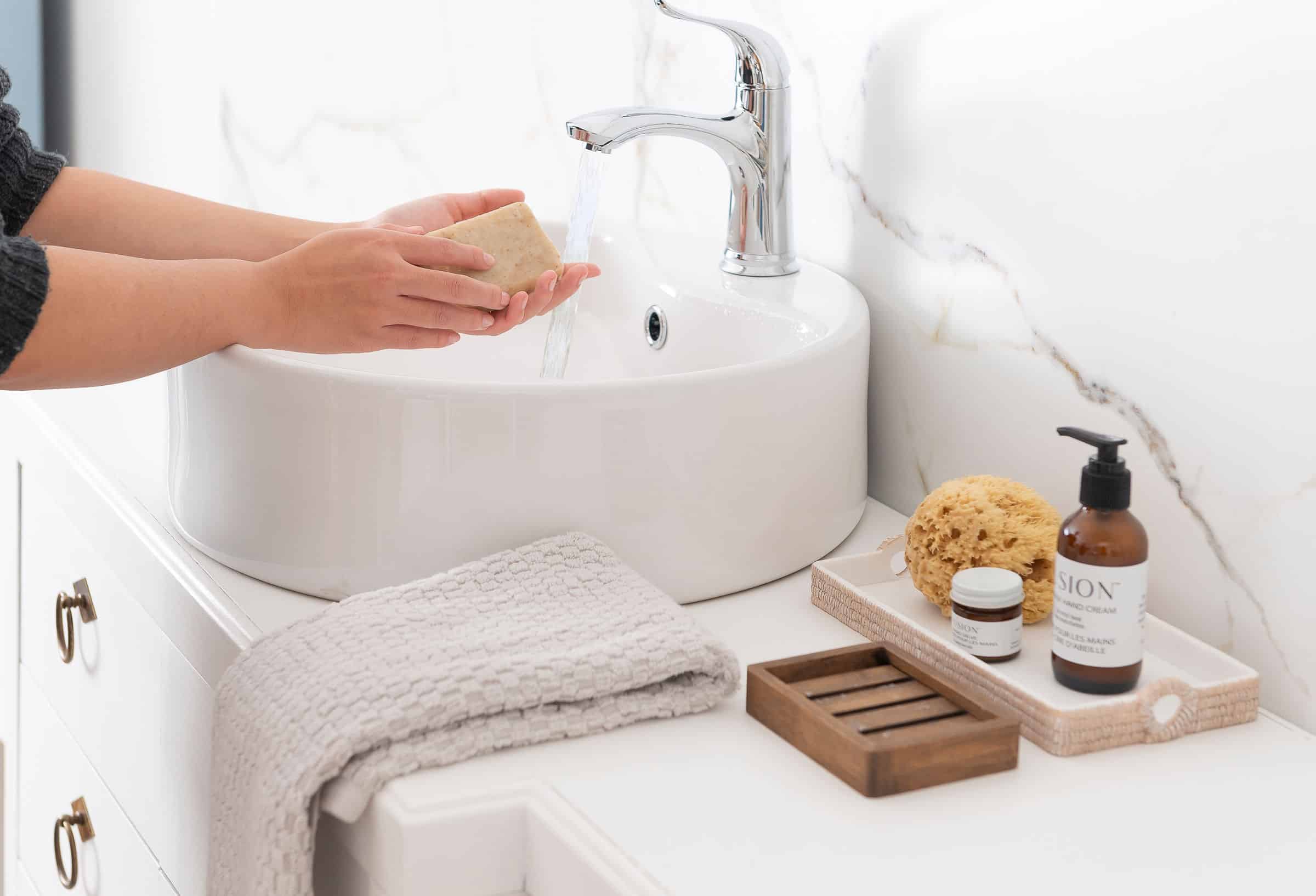 002-Fusion_Self_Care_Products_Model_Hand_Soap_WR_211121_9201-Edit 002 Fusion Self Care Products Model Hand Soap WR 211121 9201 Edit