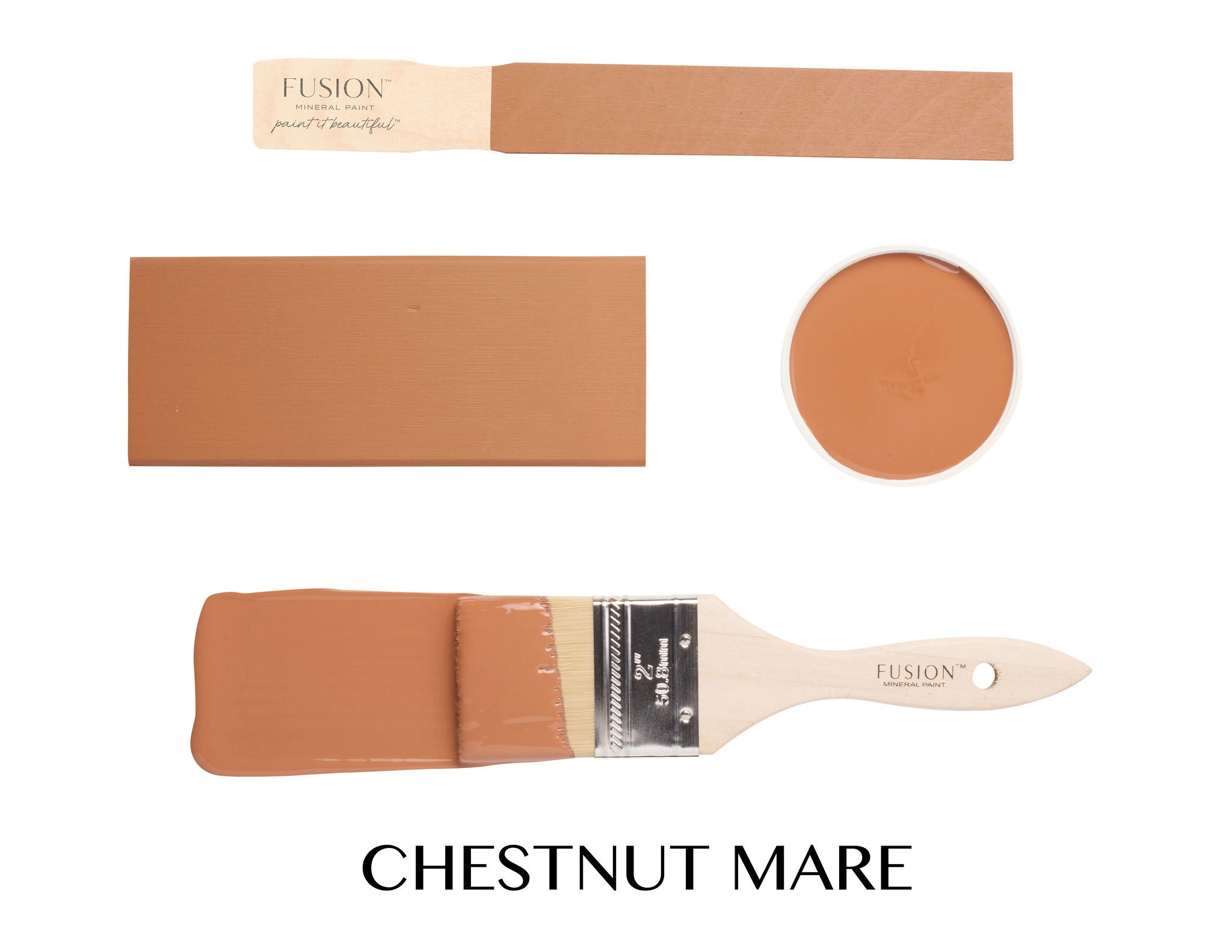 T2CHESTNUTMARETEXT värvine pintsel ja sellega värvitud näidis toonis Fusion Mineral Paint CHESTNUT MARE