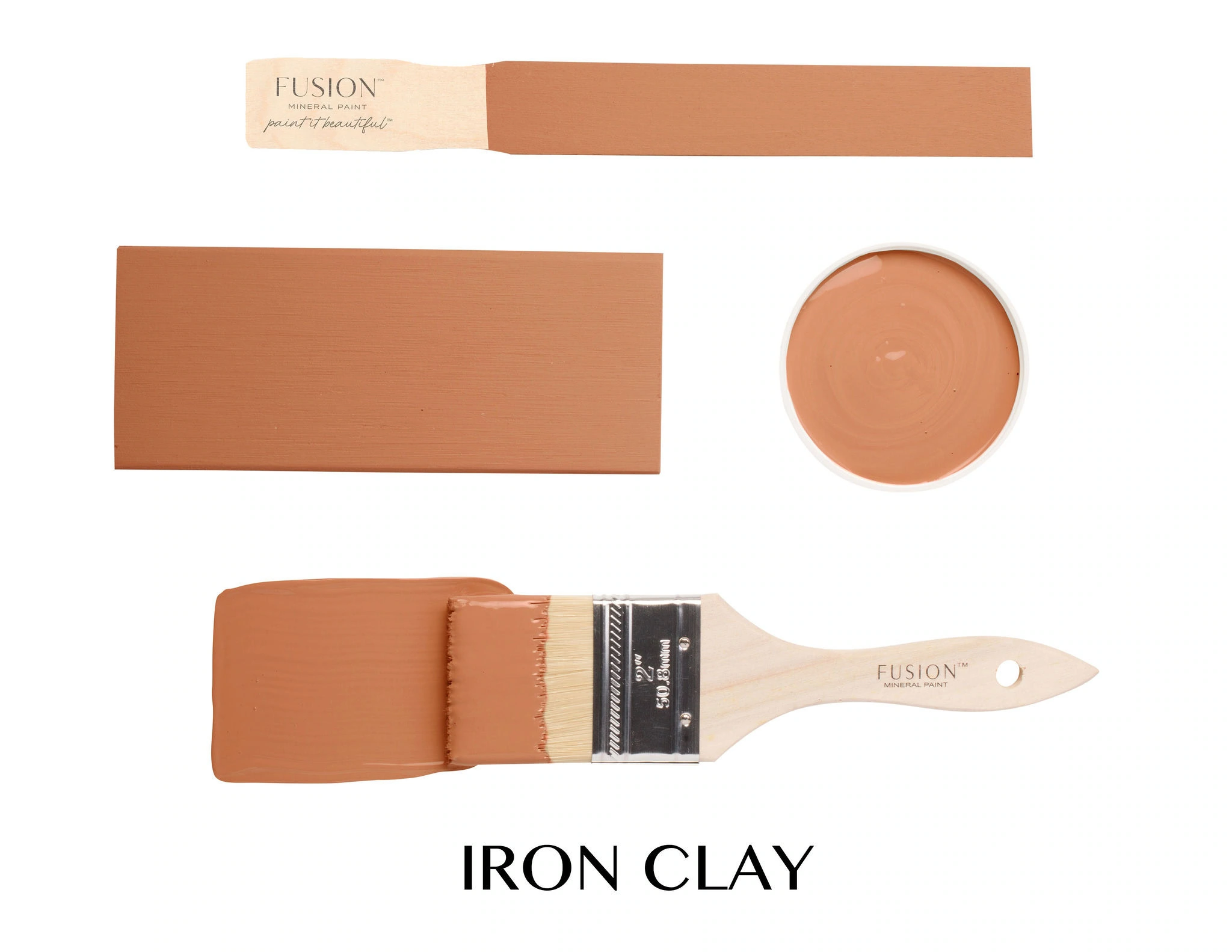 T2IRONCLAYTEXT värvine pintsel ja värvinäidis toonis Fusion Mineral Paint IRON CLAY